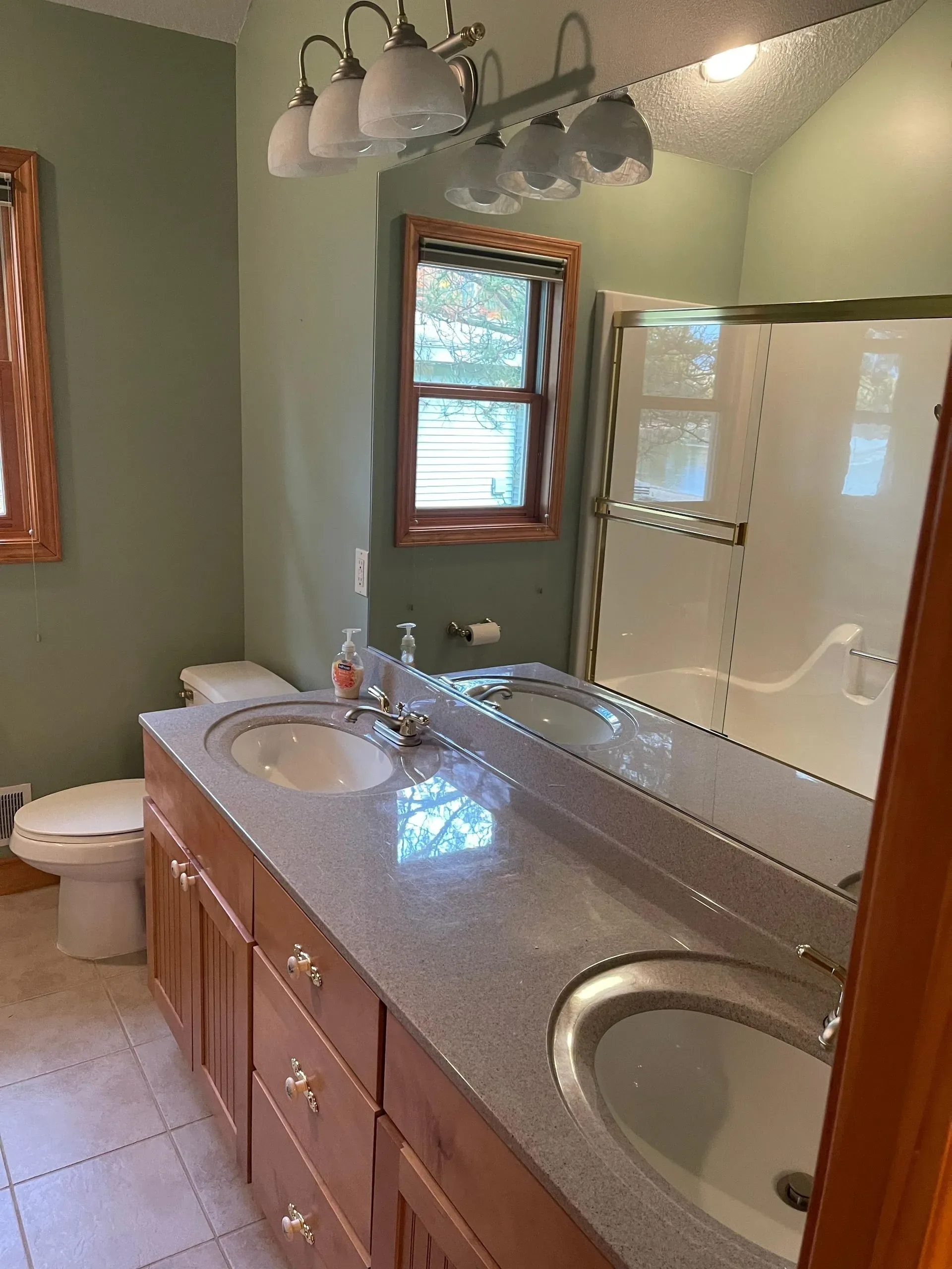 An image of a well cleaned bathroom area