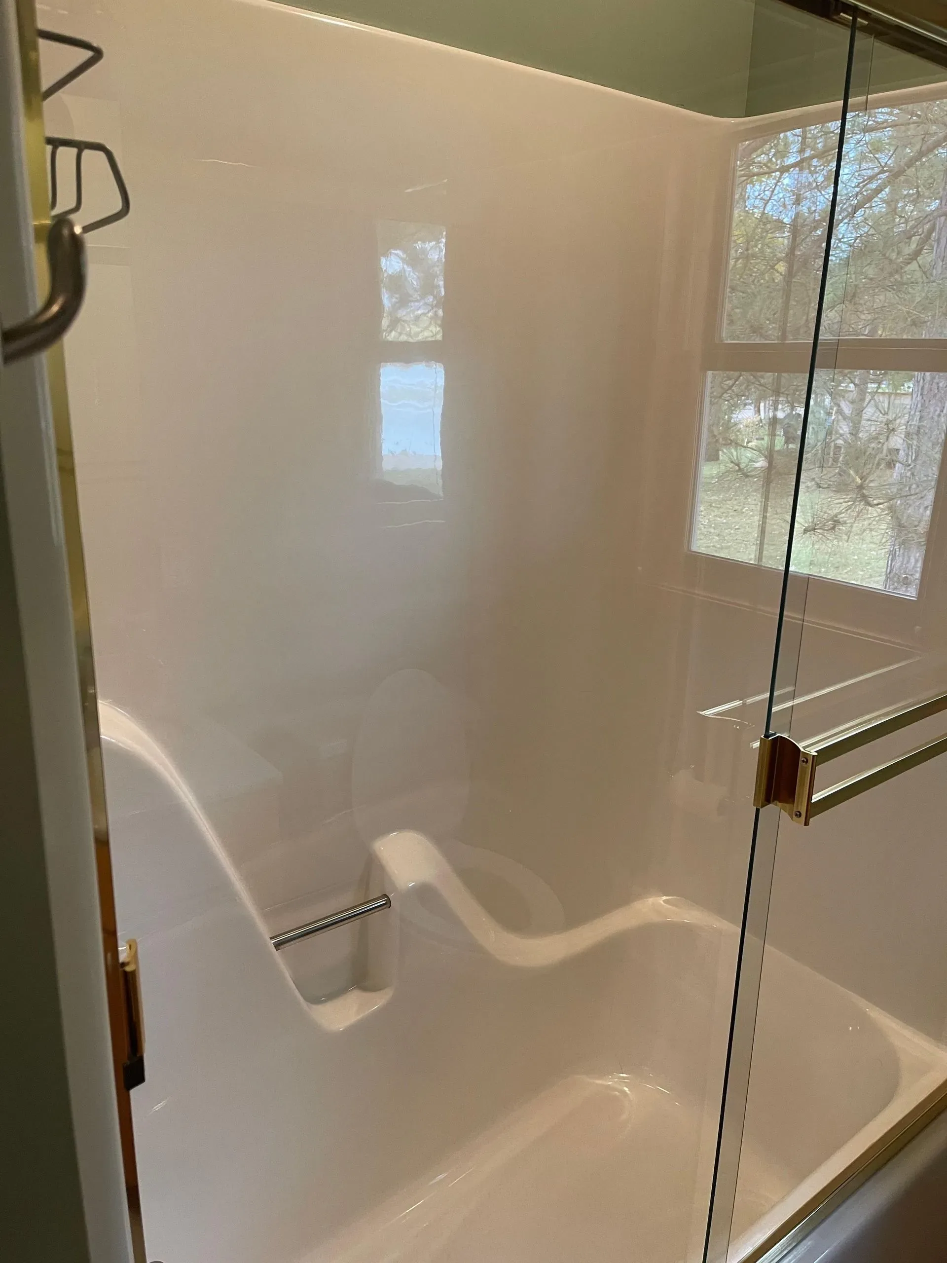 An image of a newly cleaned bathtub